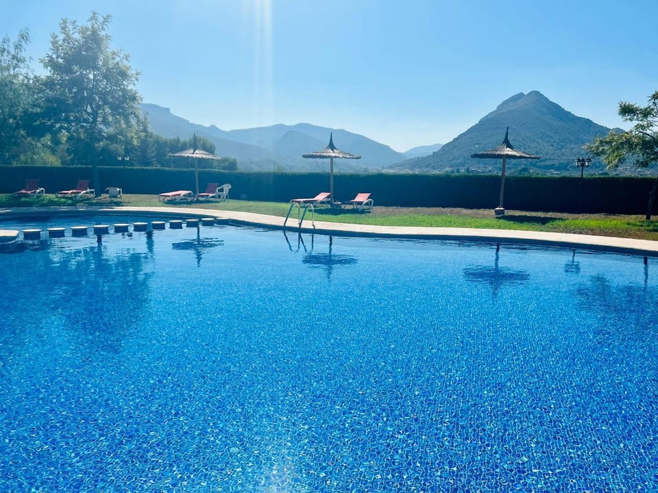 Stunning mountain views! Private Villa with fabulous communal pool! House in Marina Alta
