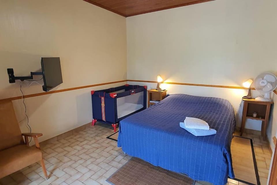 Bedroom, cot