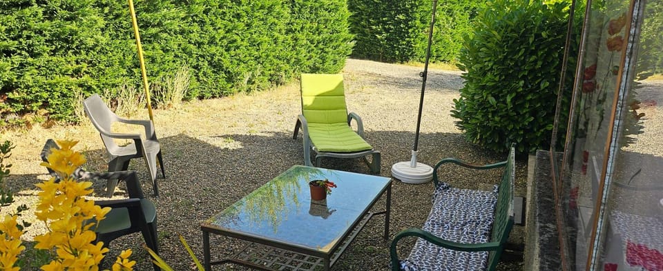 Patio, Garden, Dining area, Garden view, sunbed