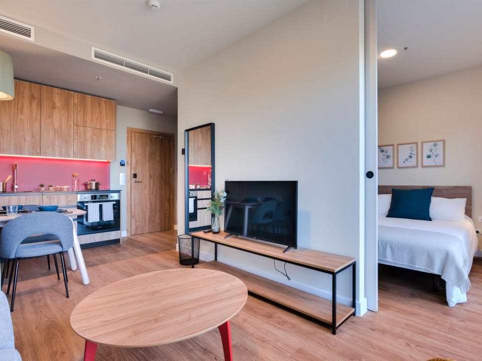 TV and multimedia, Bedroom, oven