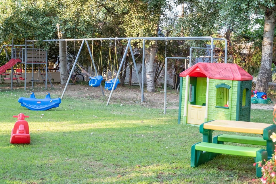 Camping Linaraki Apartments & Bungalows Campground/ 
RV Resort in Halkidiki