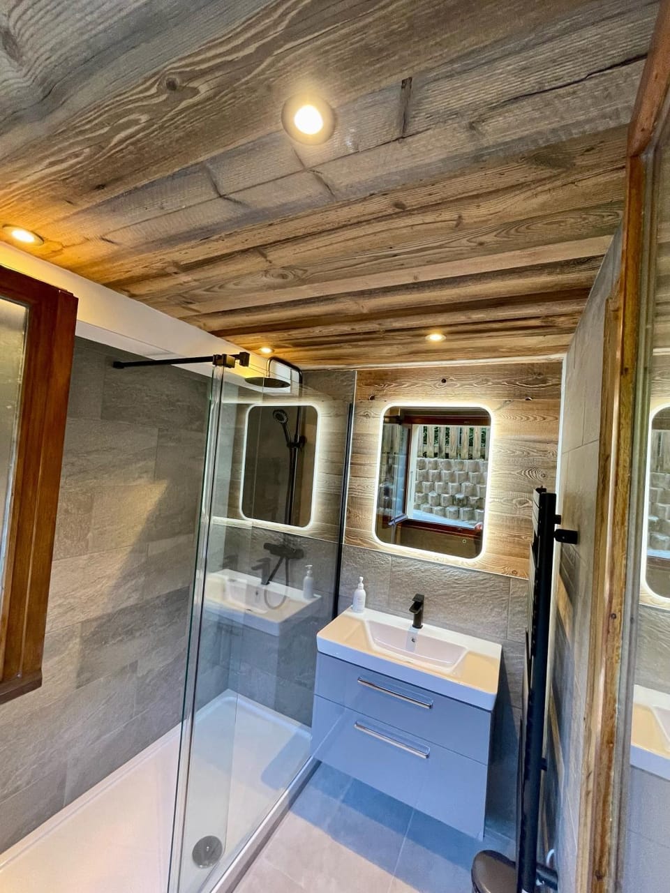 Shower, Bathroom, towels