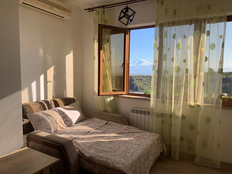 View (from property/room), Seating area, Landmark view