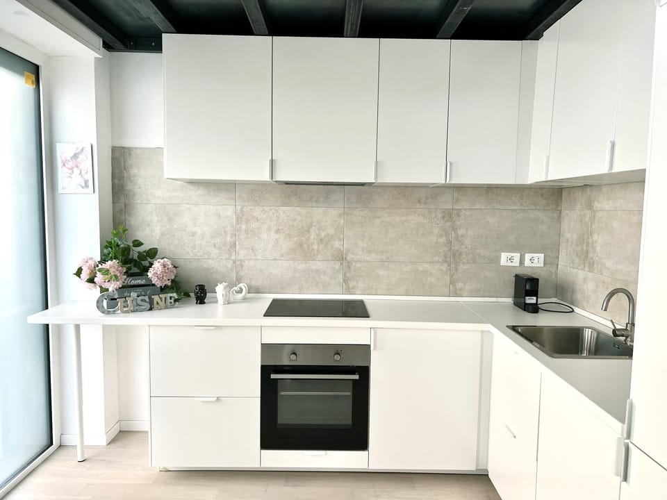 Dining area, pet friendly, stove