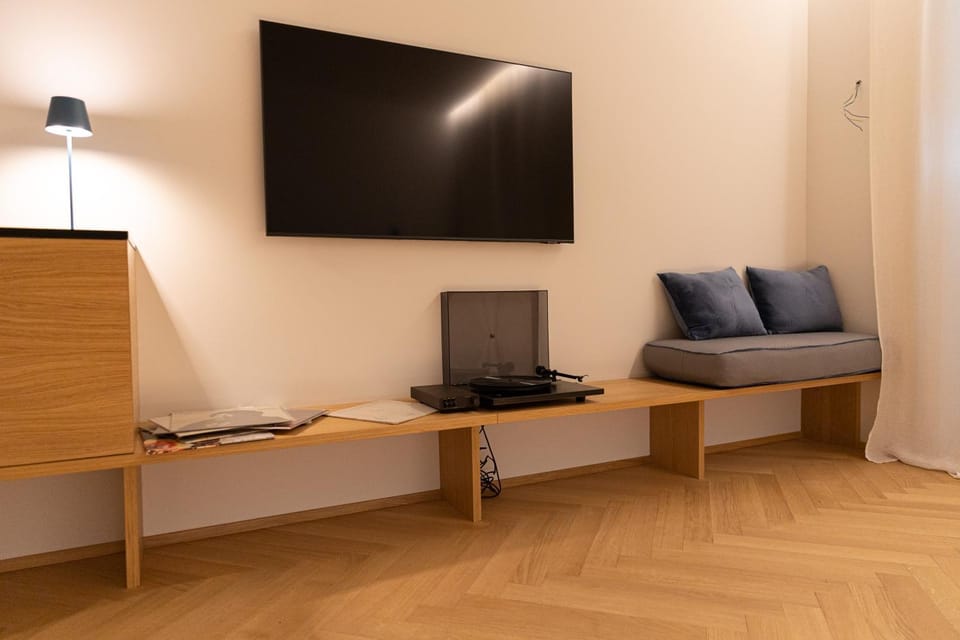 TV and multimedia, Living room, Seating area