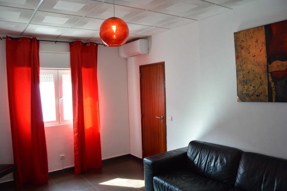 Casa Rosa House in Monte Gordo