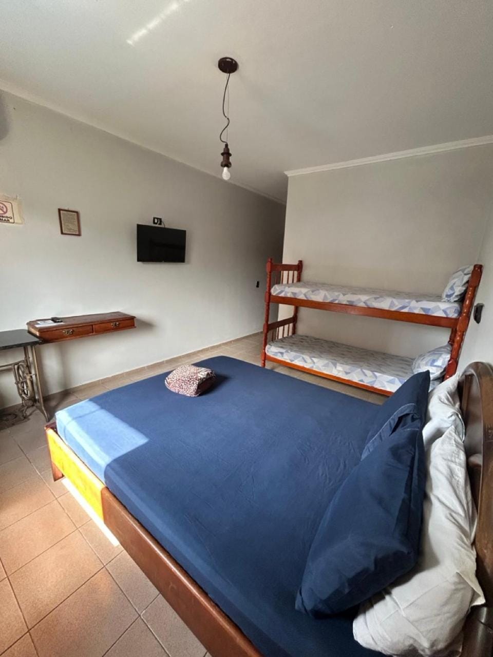 Bed, TV and multimedia, Photo of the whole room, Bedroom, bunk bed, air conditioner