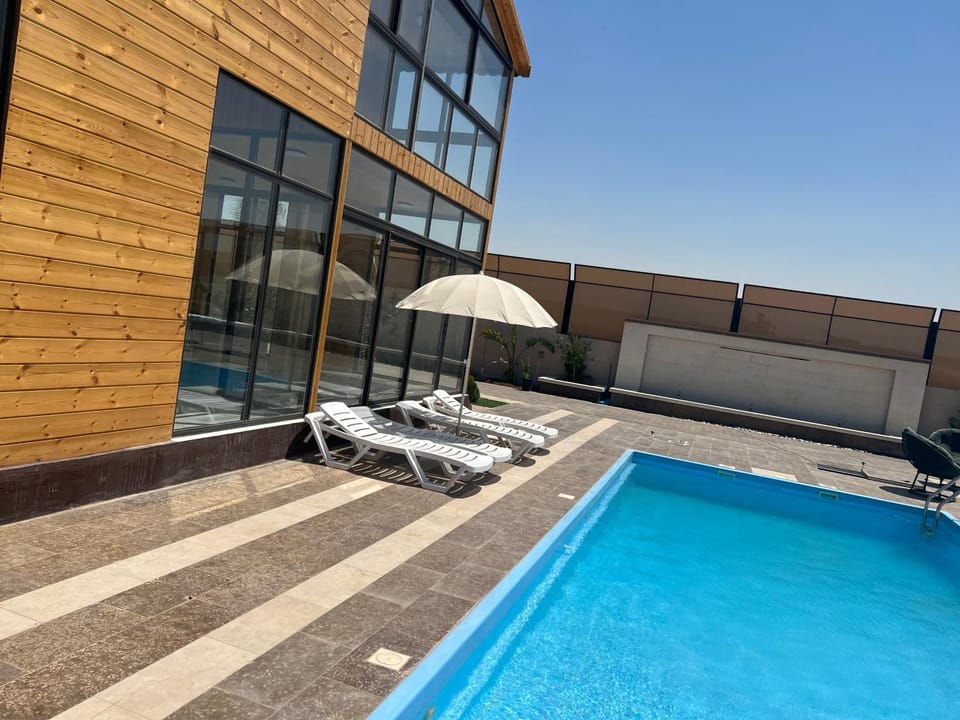 Property building, Day, Swimming pool, sunbed