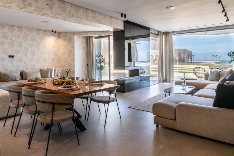 Living room, Seating area, Dining area