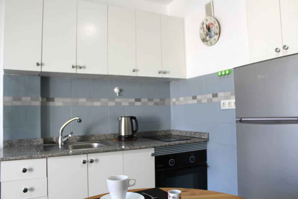 Coffee/tea facilities, Kitchen or kitchenette, pet friendly, stove