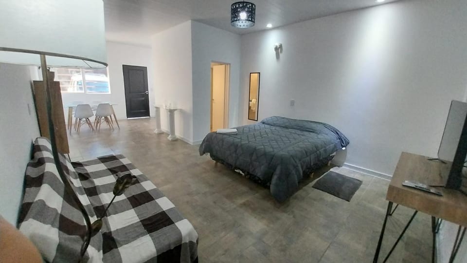 Bed, TV and multimedia, Bedroom