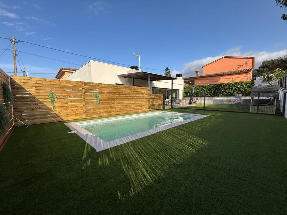 Balcony/Terrace, Swimming pool