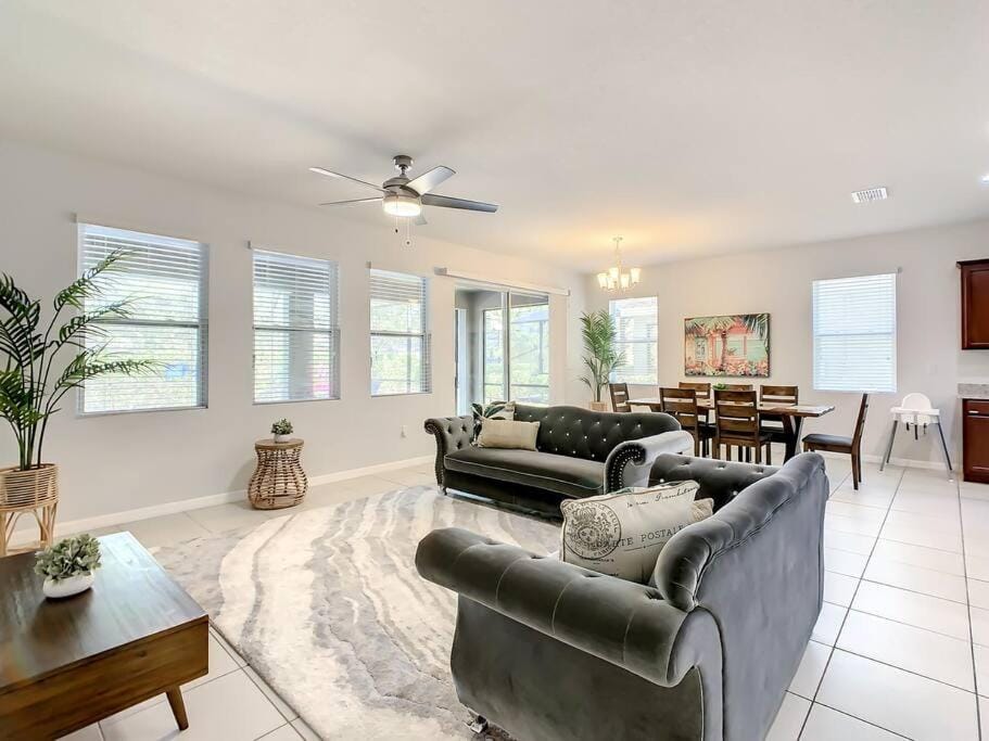 Family Retreat, 6 Bedroom House with Private Pool at Solterra Resort House in Four Corners
