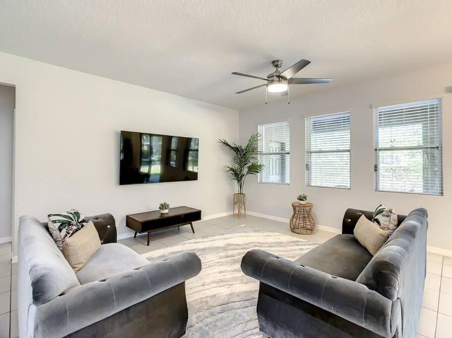 Family Retreat, 6 Bedroom House with Private Pool at Solterra Resort House in Four Corners