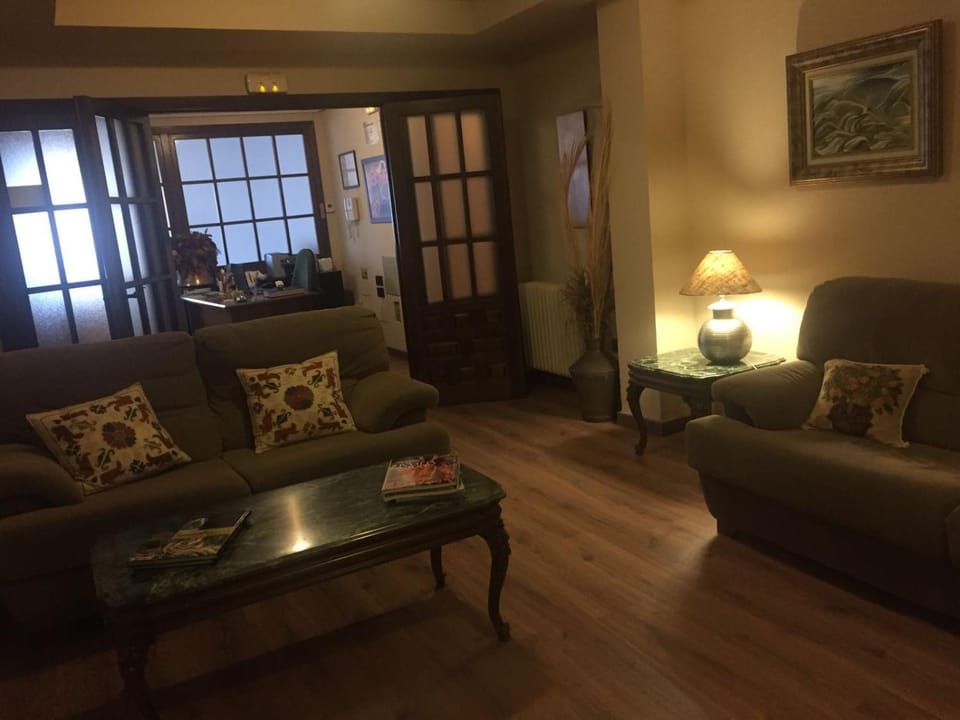 Communal lounge/ TV room