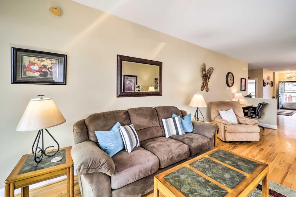 Scenic Views! Ski-In/Ski-Out Condo in Beech Mtn House in Beech Mountain