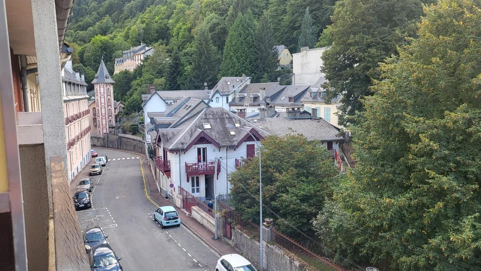 Neighbourhood, Street view
