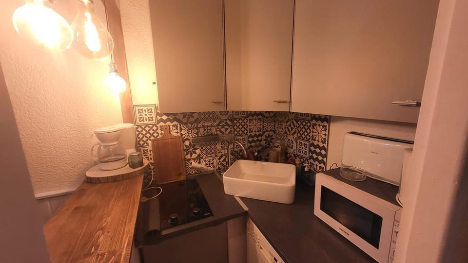 Coffee/tea facilities, Kitchen or kitchenette, dishwasher, microwave, toaster