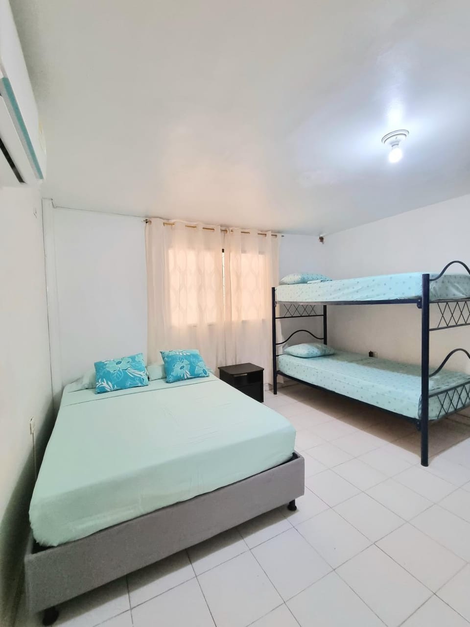 Bed, Photo of the whole room, Bedroom, bunk bed, air conditioner