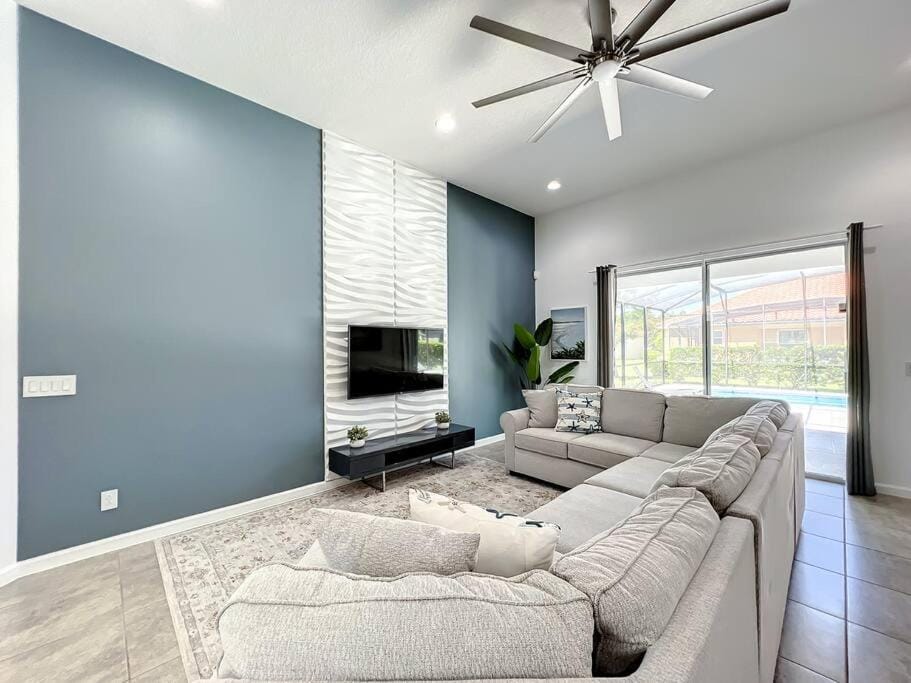 Family Vacation, 6 Bedroom House with Private Pool at Solterra Resort House in Four Corners