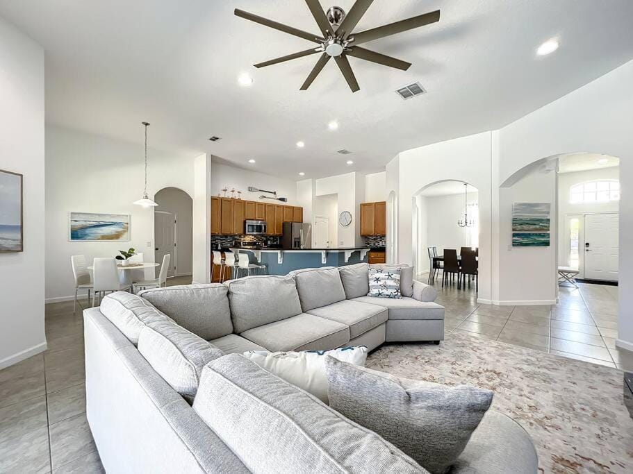 Family Vacation, 6 Bedroom House with Private Pool at Solterra Resort House in Four Corners