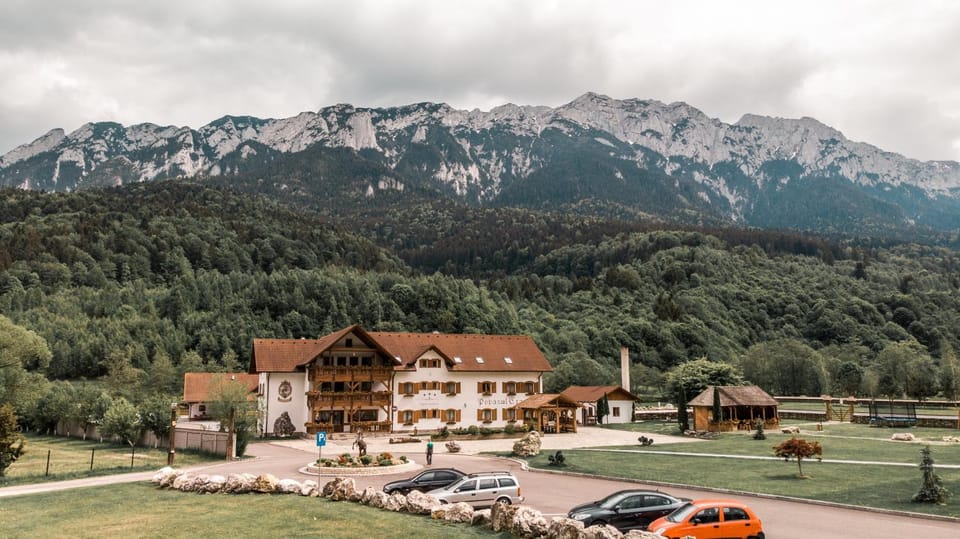 Property building, Natural landscape, Mountain view, Parking