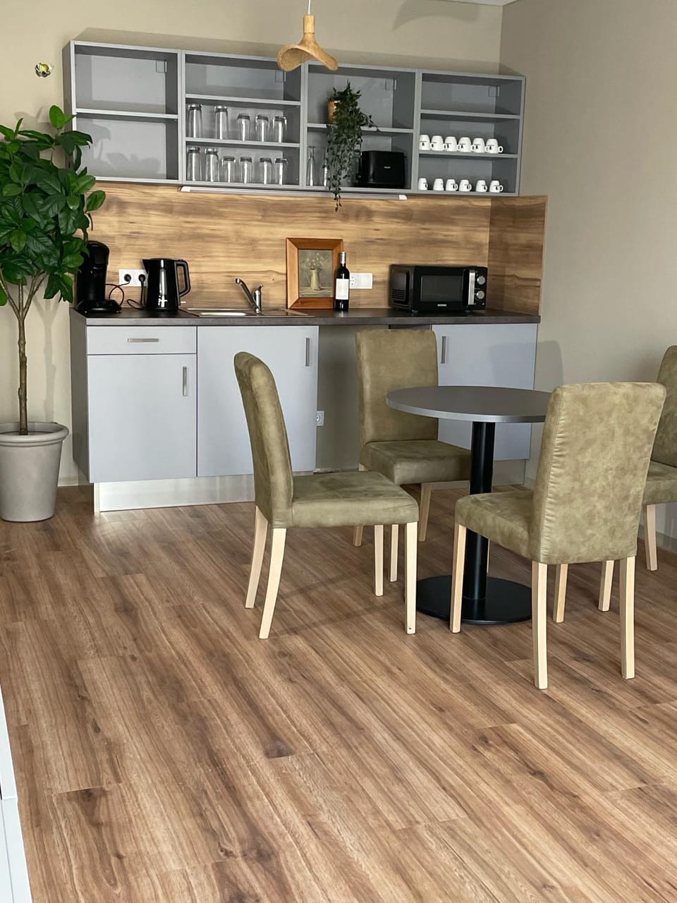 Coffee/tea facilities, Kitchen or kitchenette, Dining area