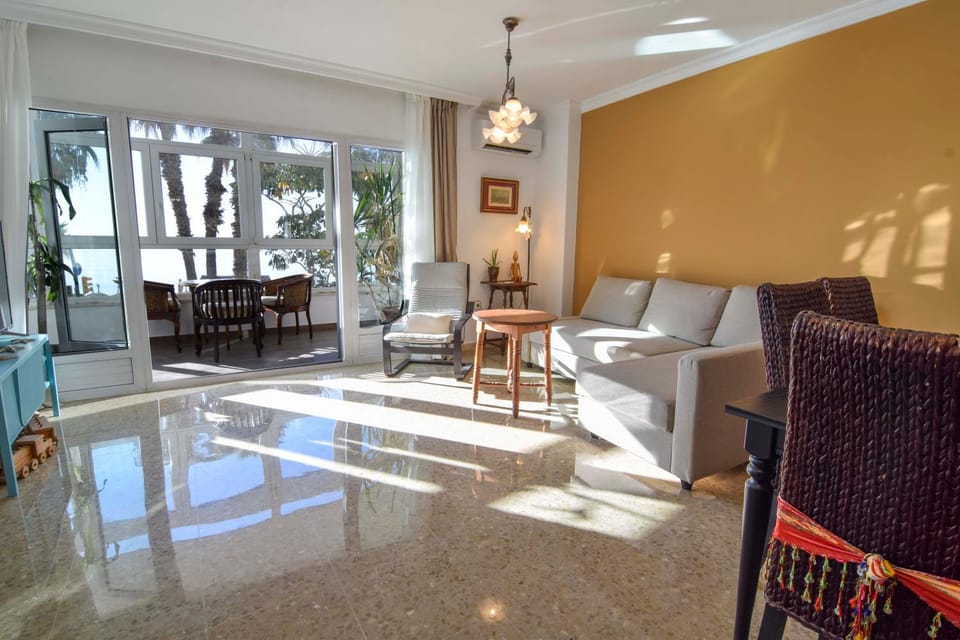 Living room, Lounge or bar