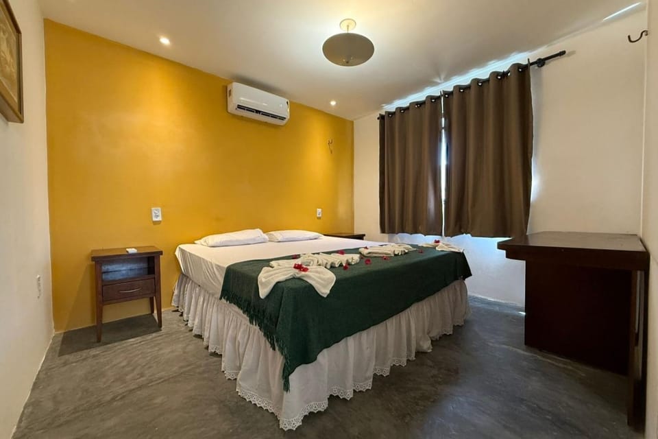 Bed, Photo of the whole room, Bedroom, air conditioner