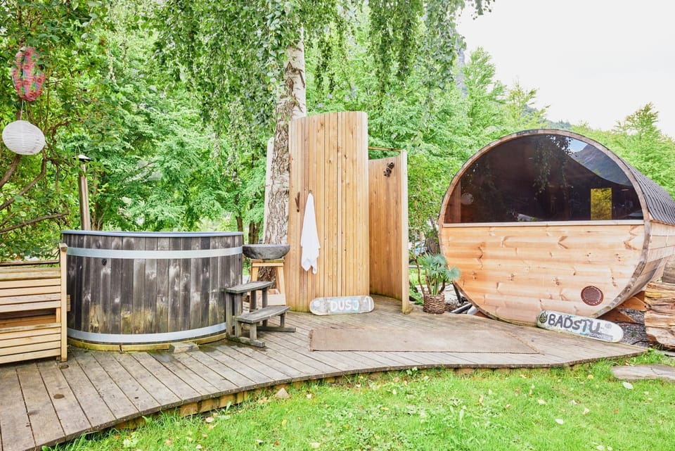 Shower, Day, Hot Tub, Sauna
