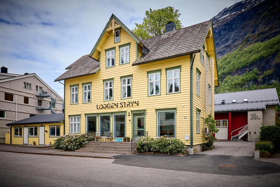 Property building, Day, Neighbourhood, Street view