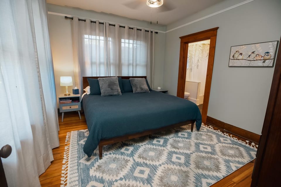 Bed, Photo of the whole room, Bedroom