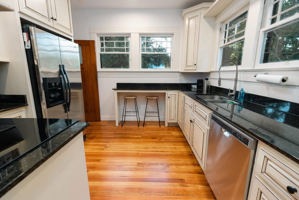 Kitchen or kitchenette, kitchen, kitchen