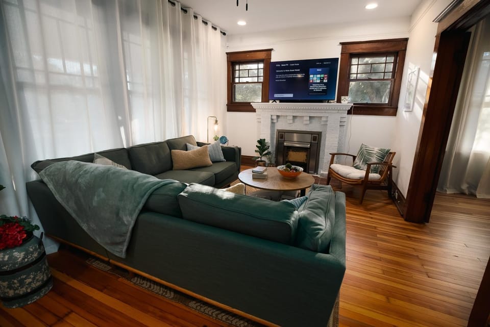 Communal lounge/ TV room, TV and multimedia, Living room, Seating area