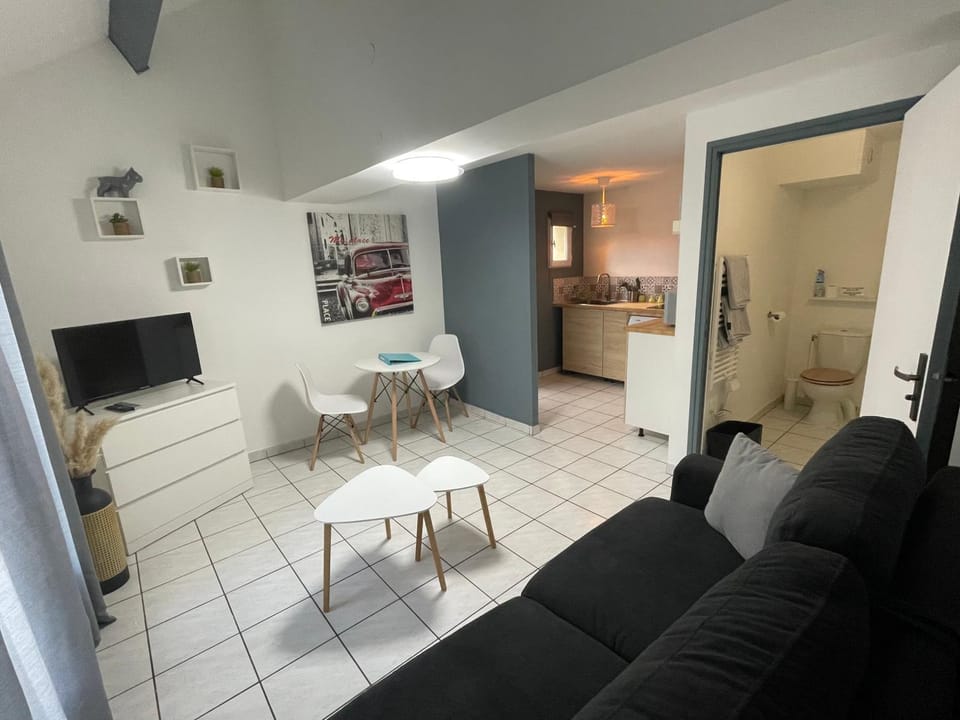 Le First Auversois charmant studio avec jardinet Apartment in Île-de-France