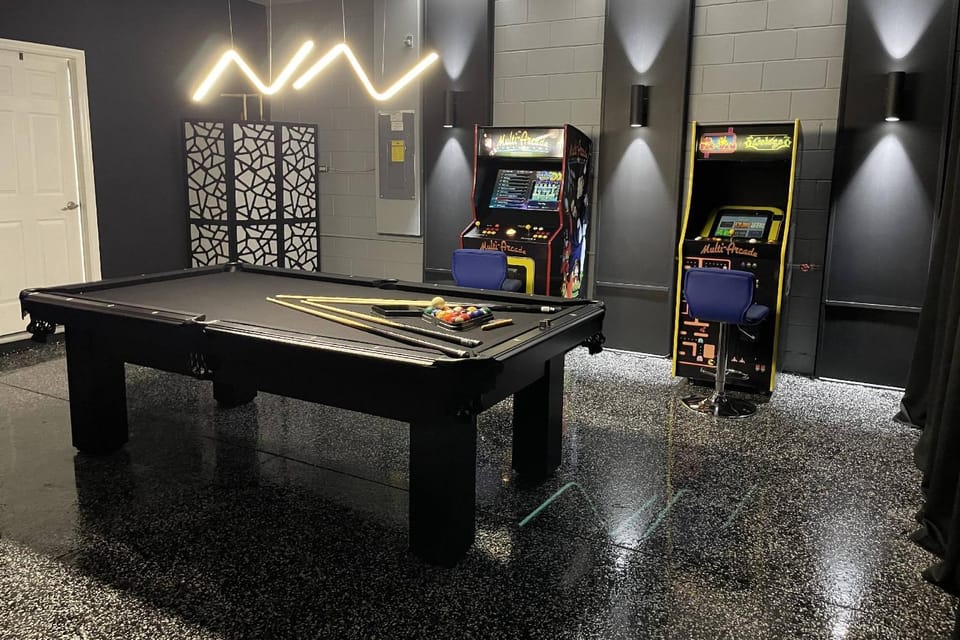 Billiard, Game Room