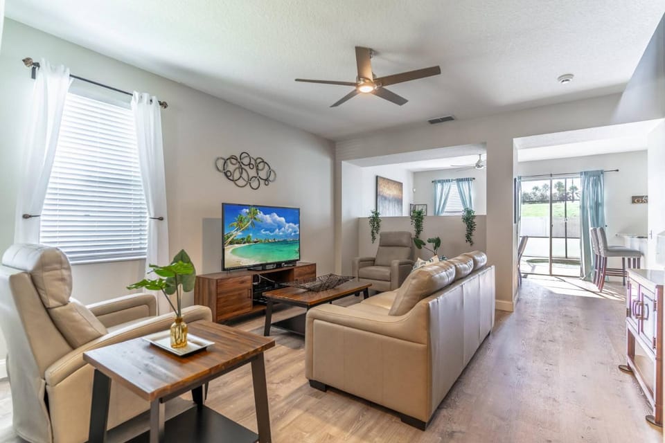 Communal lounge/ TV room, TV and multimedia, Living room