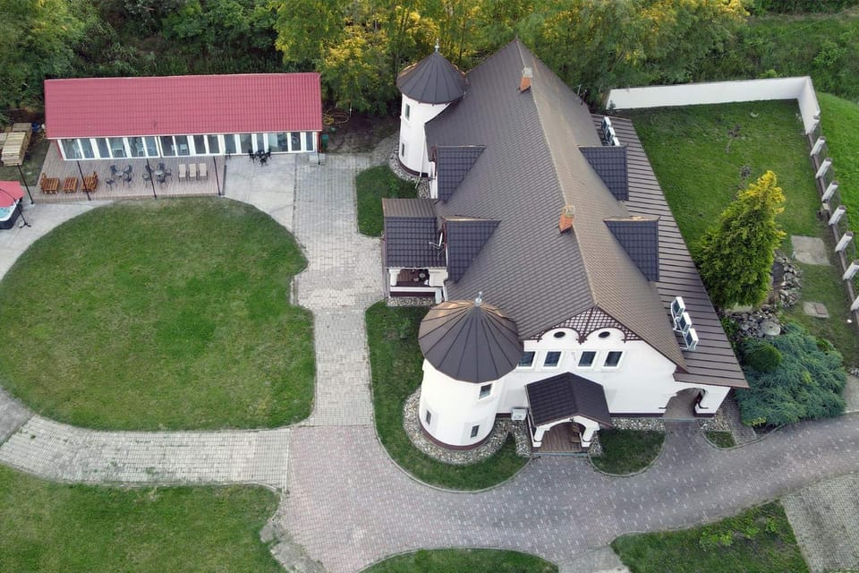 Property building, Location
