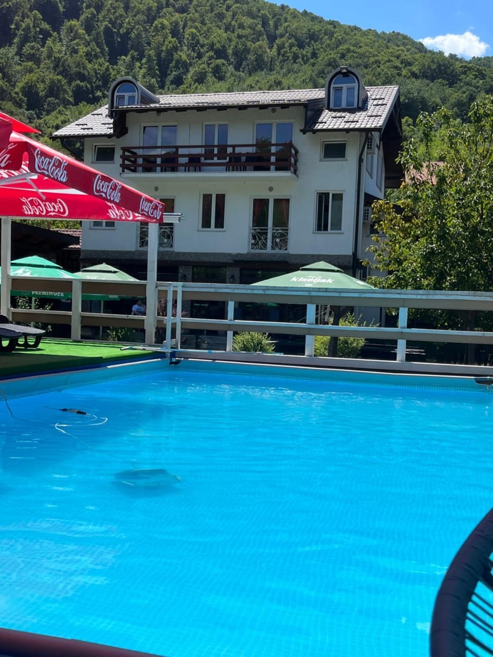 Property building, Mountain view, Pool view, Swimming pool, Swimming pool, sunbed