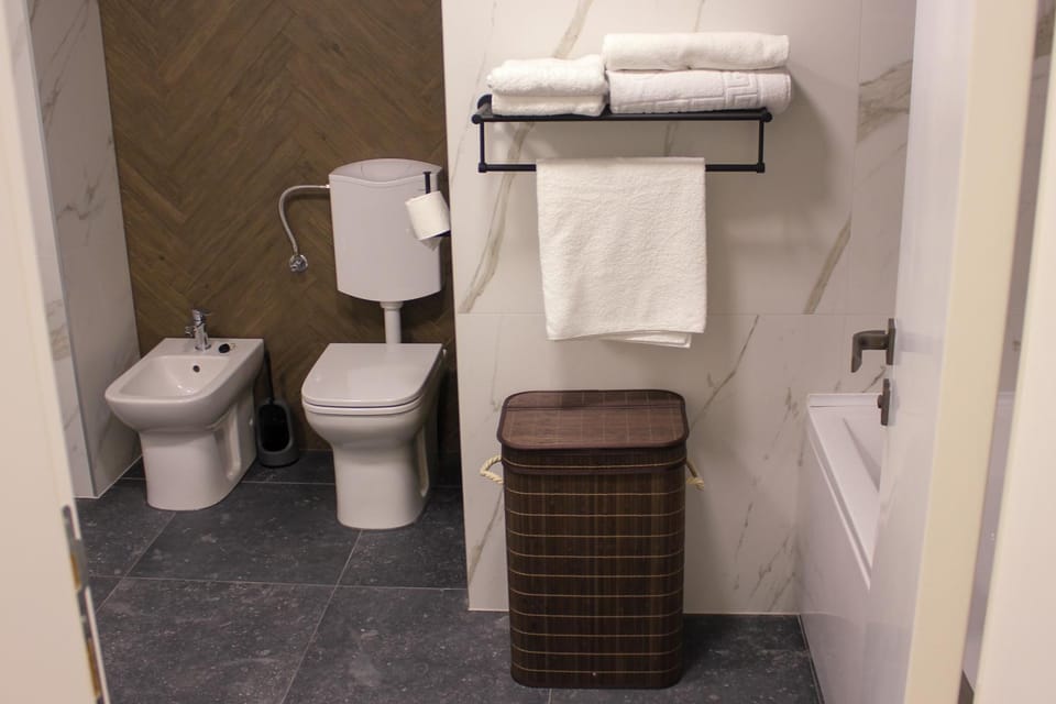 Toilet, Bathroom, bidet, towels