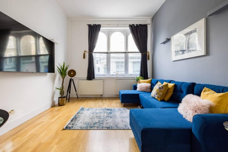 Niru Modern & Stylish Flat wHuge Private Terrace Apartment in City of Westminster