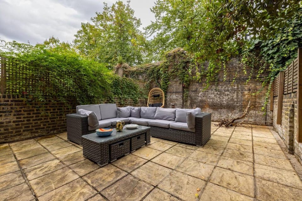 Niru Modern & Stylish Flat wHuge Private Terrace Apartment in City of Westminster
