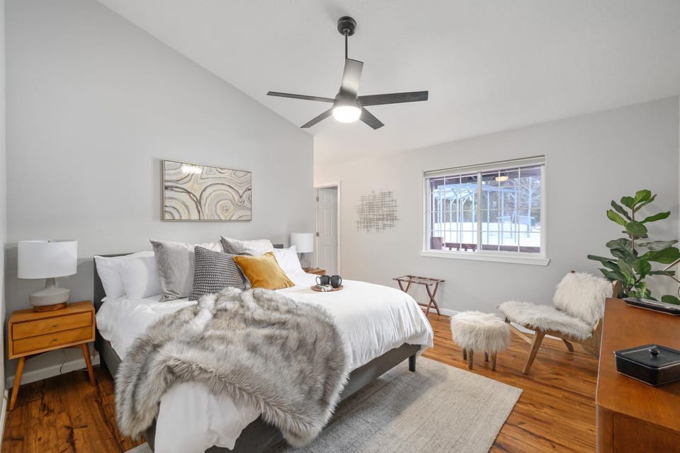 Bed, Bedroom, fireplace