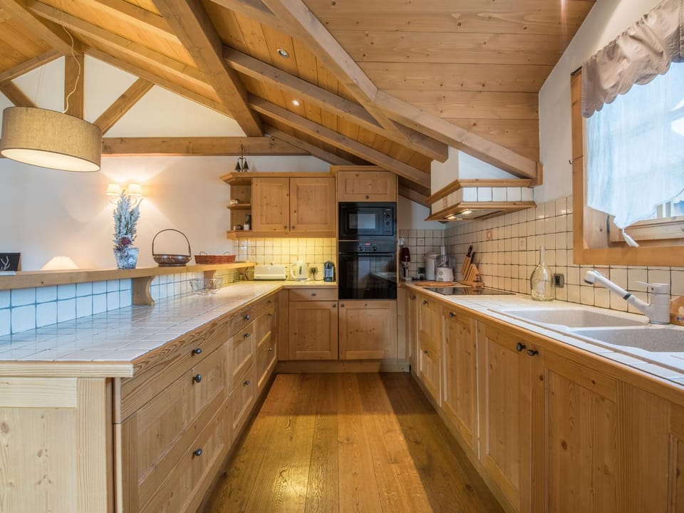 Courchevel 1850 : Élégant Duplex avec Cheminée et WiFi - FR-1-575-146 Apartment in Saint-Bon-Tarentaise