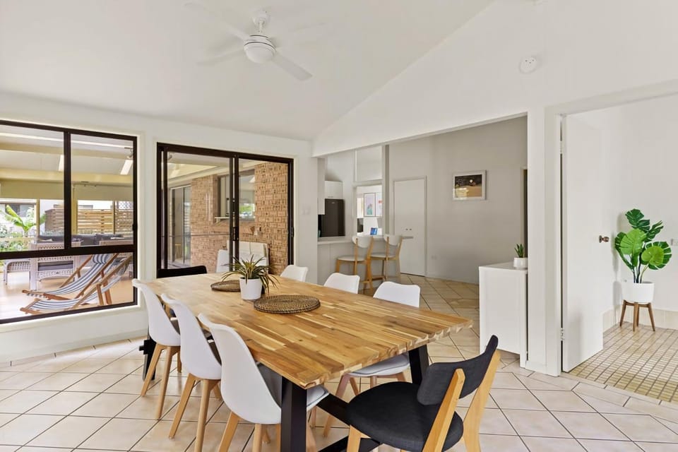 Waterfront Pet Friendly Abode Toukley NSW House in Toukley