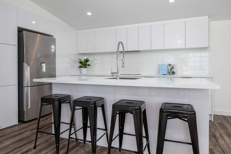 Kitchen or kitchenette, Dining area, oven, stove
