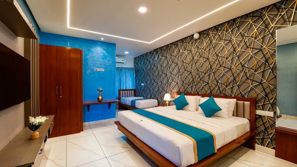 Bed, TV and multimedia, Photo of the whole room, Seating area, Bedroom, wardrobe, air conditioner