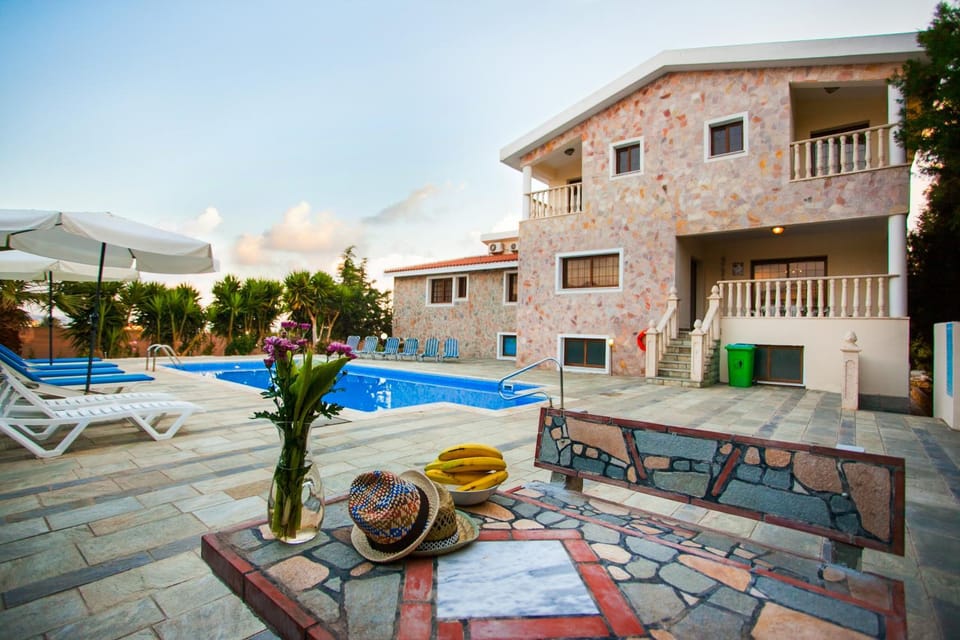 BBQ facilities, Swimming pool