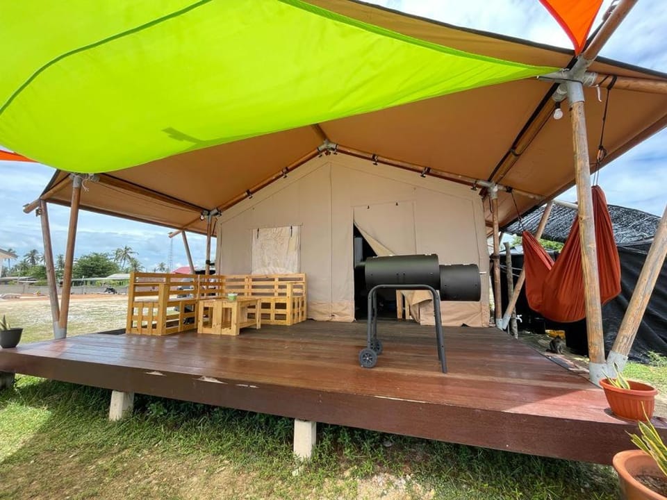 Patio, BBQ facilities