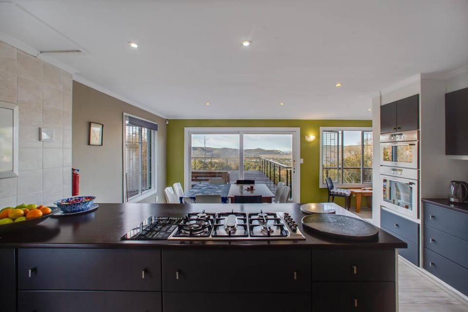 Kitchen or kitchenette, Dining area, pet friendly, stove